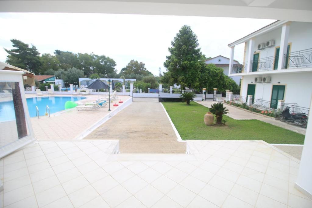 Umbrella Beach Apartments Kavos Ngoại thất bức ảnh