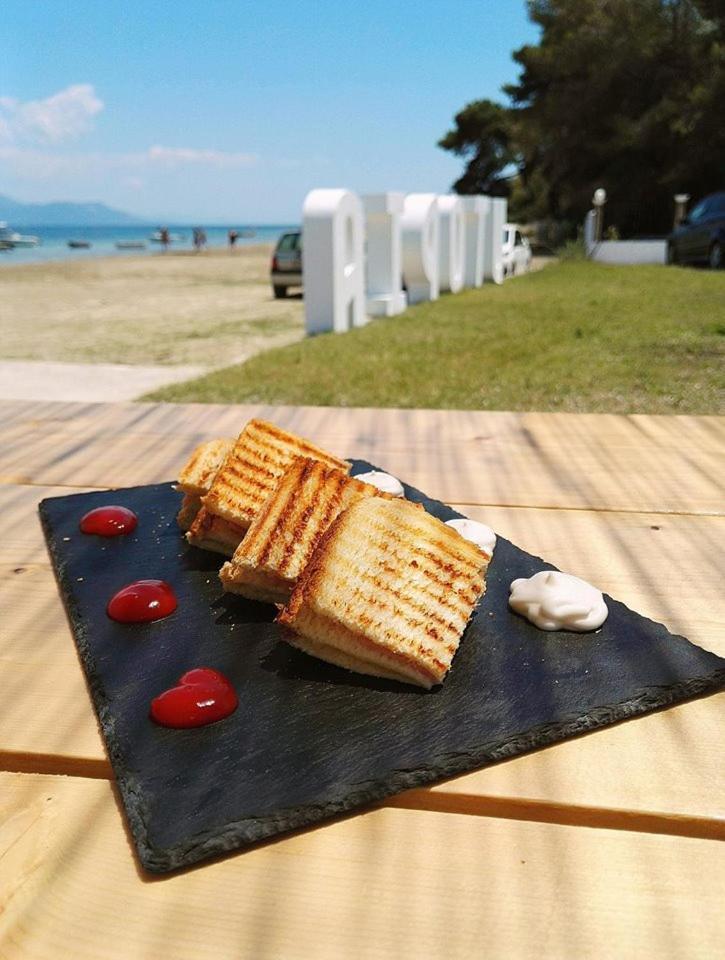 Umbrella Beach Apartments Kavos Ngoại thất bức ảnh