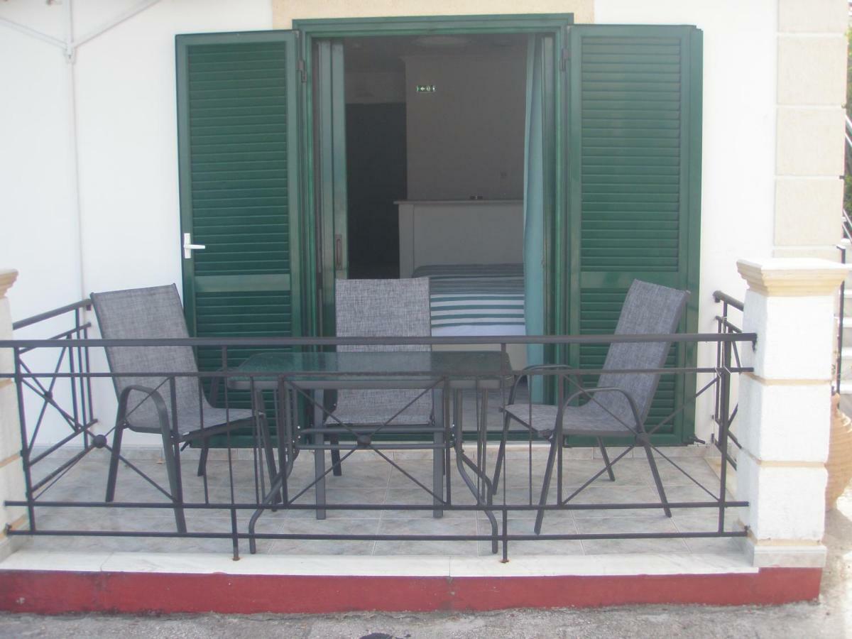 Umbrella Beach Apartments Kavos Ngoại thất bức ảnh
